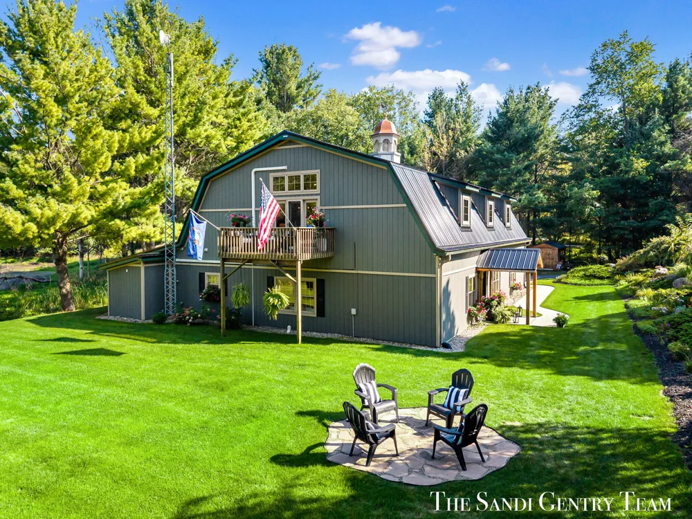 8567 Chuckanut Drive Montague, MI 49437
