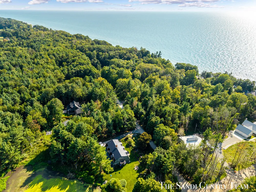 8567 Chuckanut Drive Montague, MI 49437