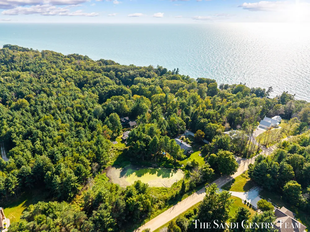 8567 Chuckanut Drive Montague, MI 49437
