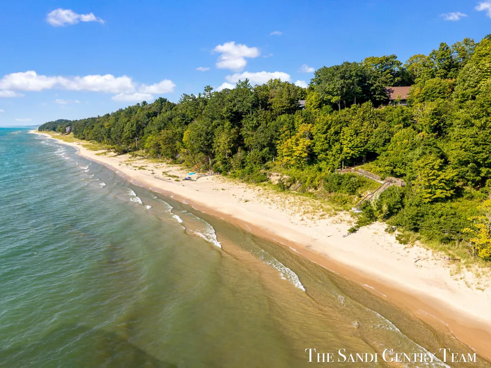 8567 Chuckanut Drive Montague, MI 49437