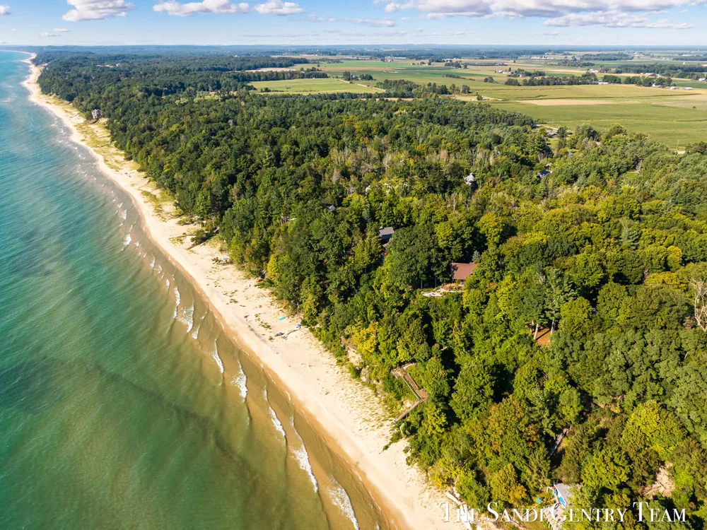8567 Chuckanut Drive Montague, MI 49437