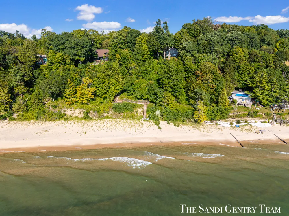 8567 Chuckanut Drive Montague, MI 49437
