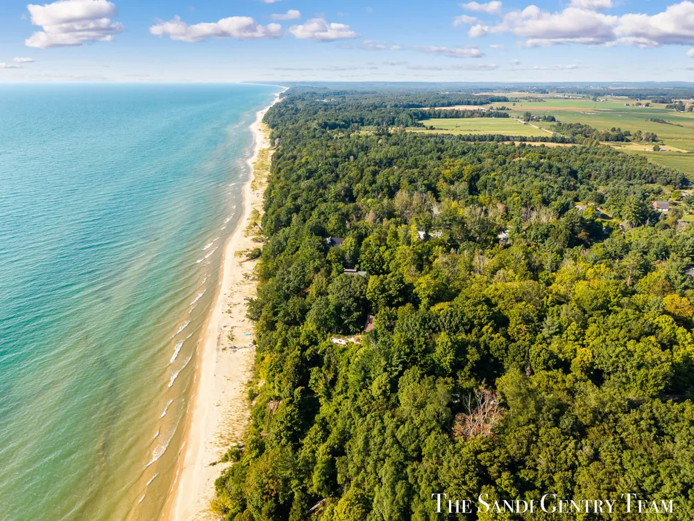 8567 Chuckanut Drive Montague, MI 49437