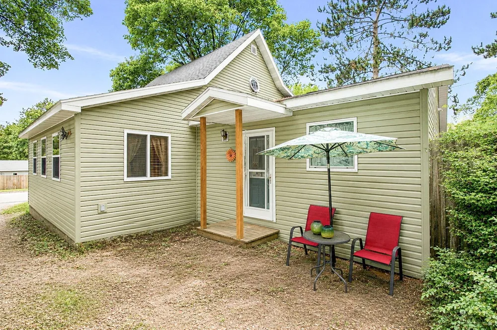 627 Francis Street South Haven, MI 49090