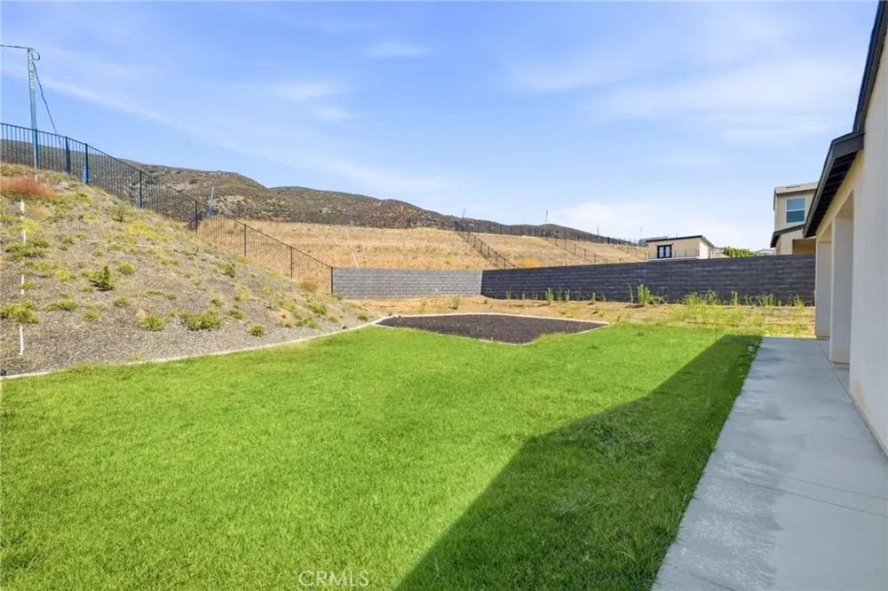 15842 Butterfly Drive Fontana, CA 92336