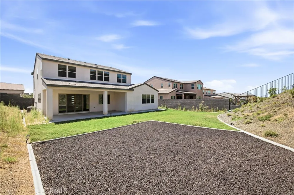 15842 Butterfly Drive Fontana, CA 92336
