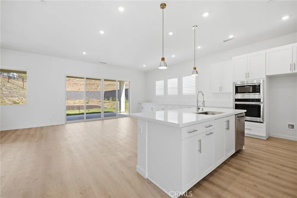 15842 Butterfly Drive Fontana, CA 92336