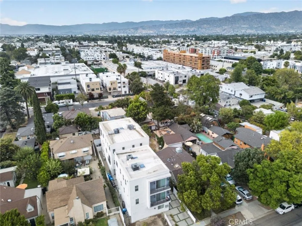 10853 Otsego Street #1/2 North Hollywood, CA 91601