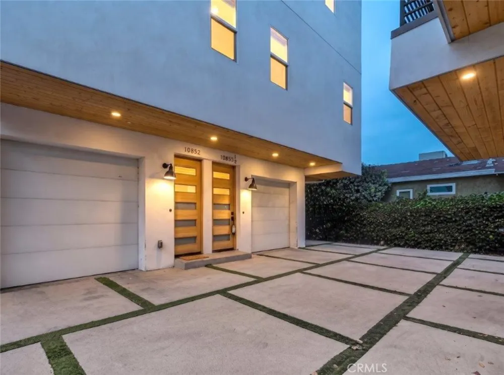 10853 Otsego Street #1/2 North Hollywood, CA 91601