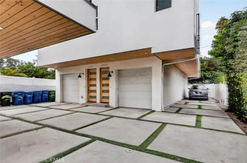10853 Otsego Street #1/2 North Hollywood, CA 91601