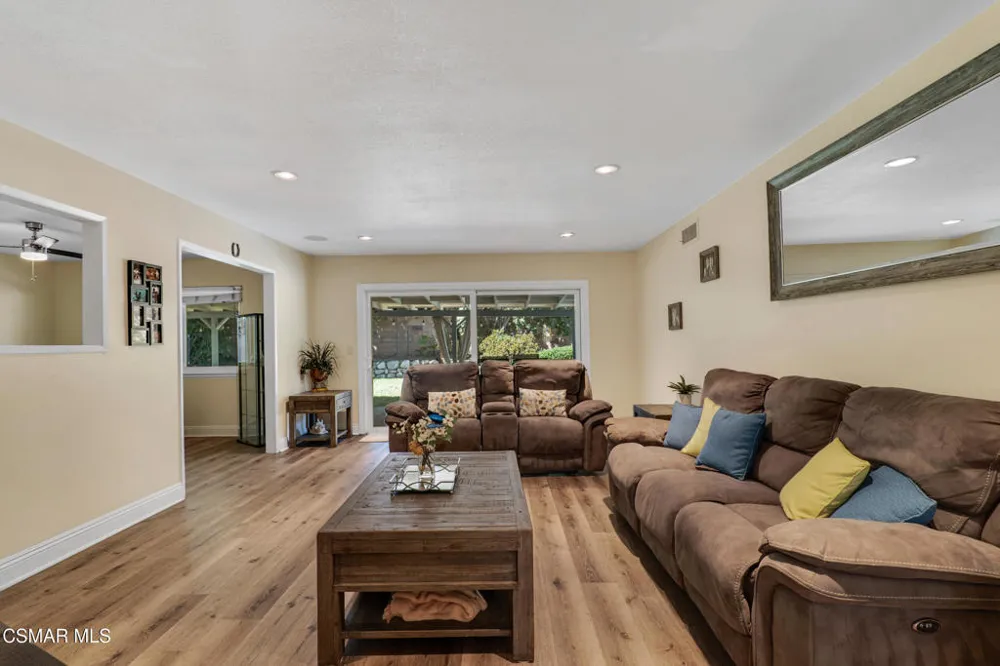 1041 Balsamo Avenue Simi Valley, CA 93065