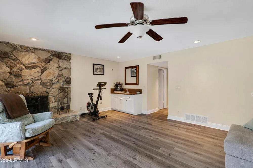 1041 Balsamo Avenue Simi Valley, CA 93065