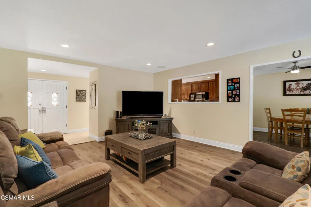 1041 Balsamo Avenue Simi Valley, CA 93065