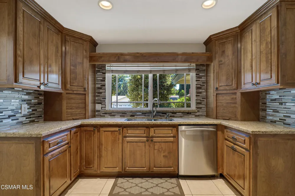 1041 Balsamo Avenue Simi Valley, CA 93065