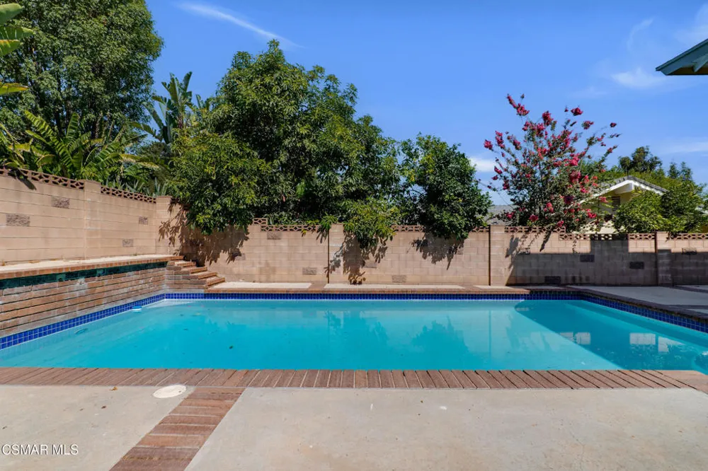 1041 Balsamo Avenue Simi Valley, CA 93065
