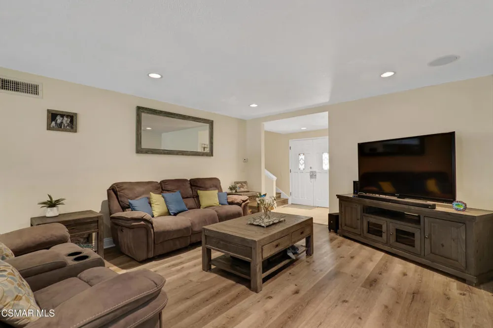 1041 Balsamo Avenue Simi Valley, CA 93065