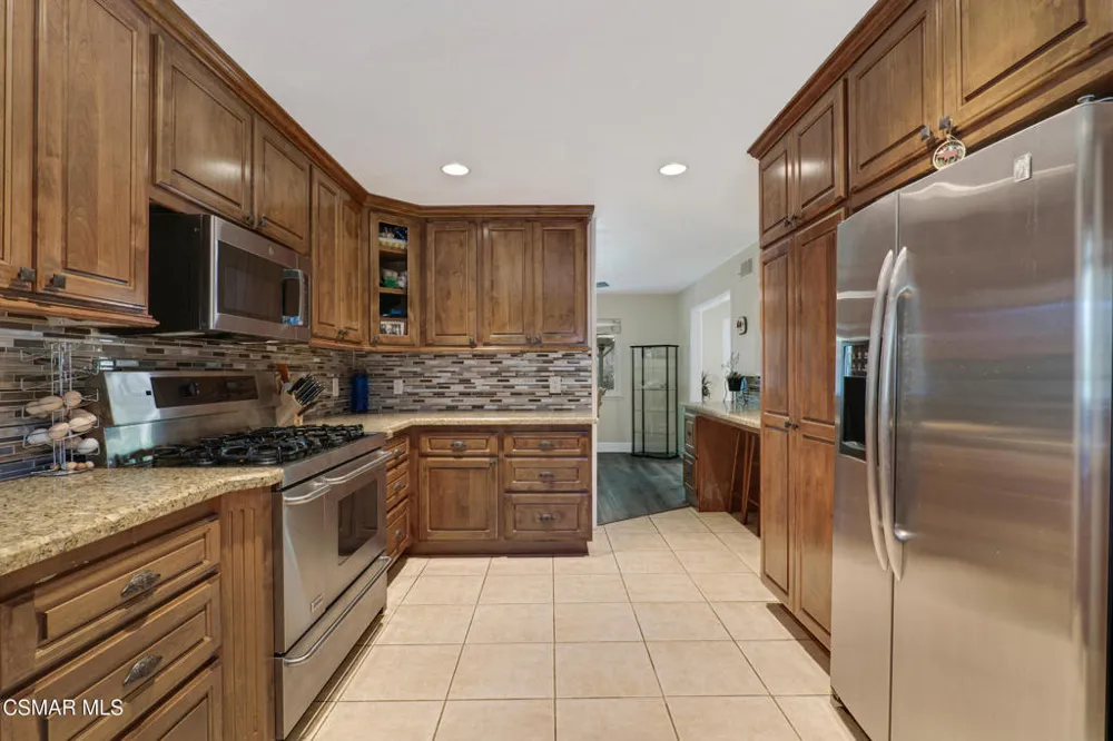 1041 Balsamo Avenue Simi Valley, CA 93065