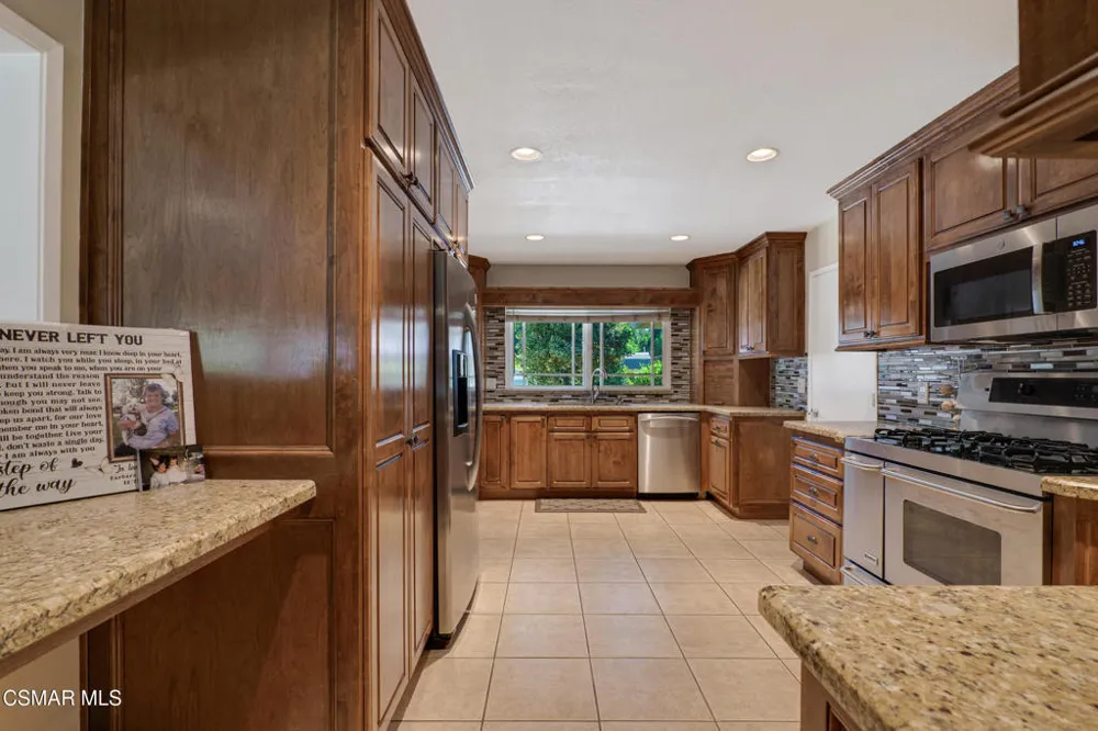 1041 Balsamo Avenue Simi Valley, CA 93065