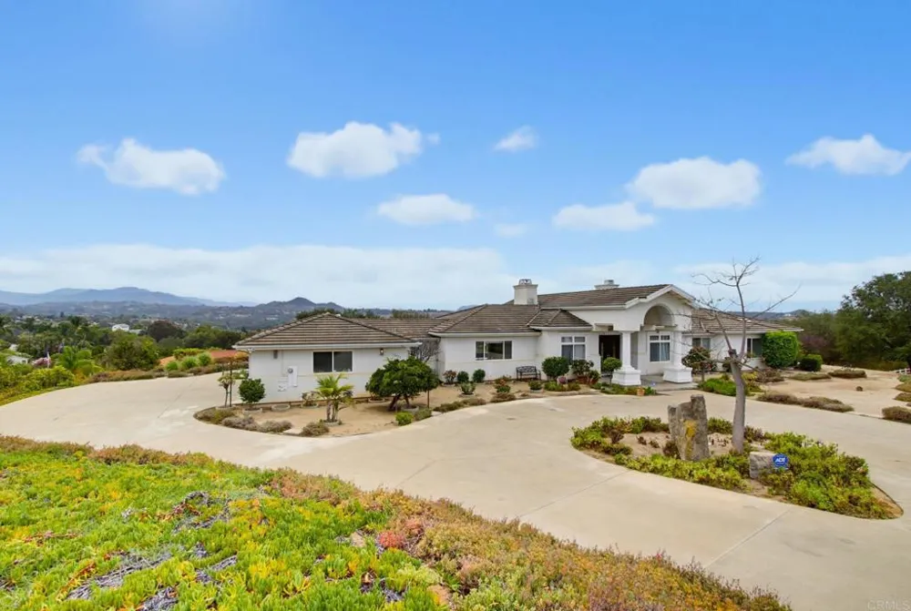 13427 Hilltop Place Valley Center, CA 92082