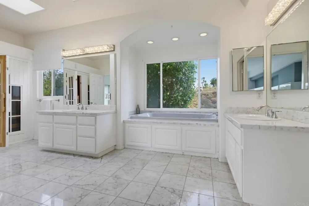 13427 Hilltop Place Valley Center, CA 92082