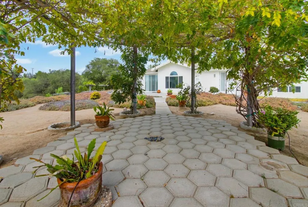 13427 Hilltop Place Valley Center, CA 92082