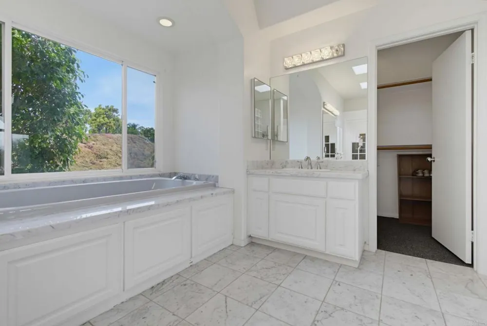 13427 Hilltop Place Valley Center, CA 92082
