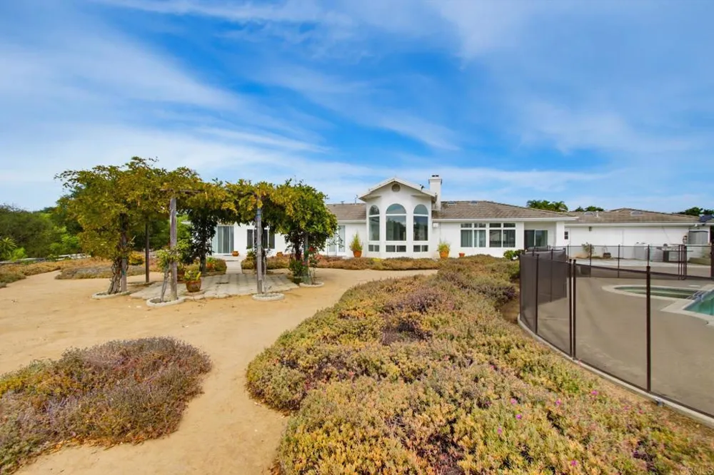 13427 Hilltop Place Valley Center, CA 92082
