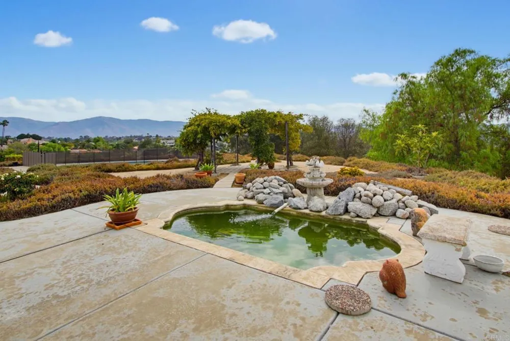13427 Hilltop Place Valley Center, CA 92082