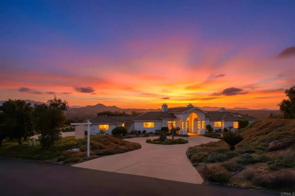 13427 Hilltop Place Valley Center, CA 92082