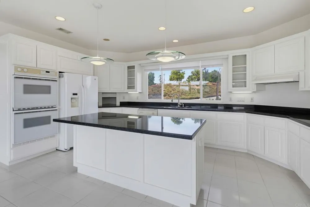 13427 Hilltop Place Valley Center, CA 92082