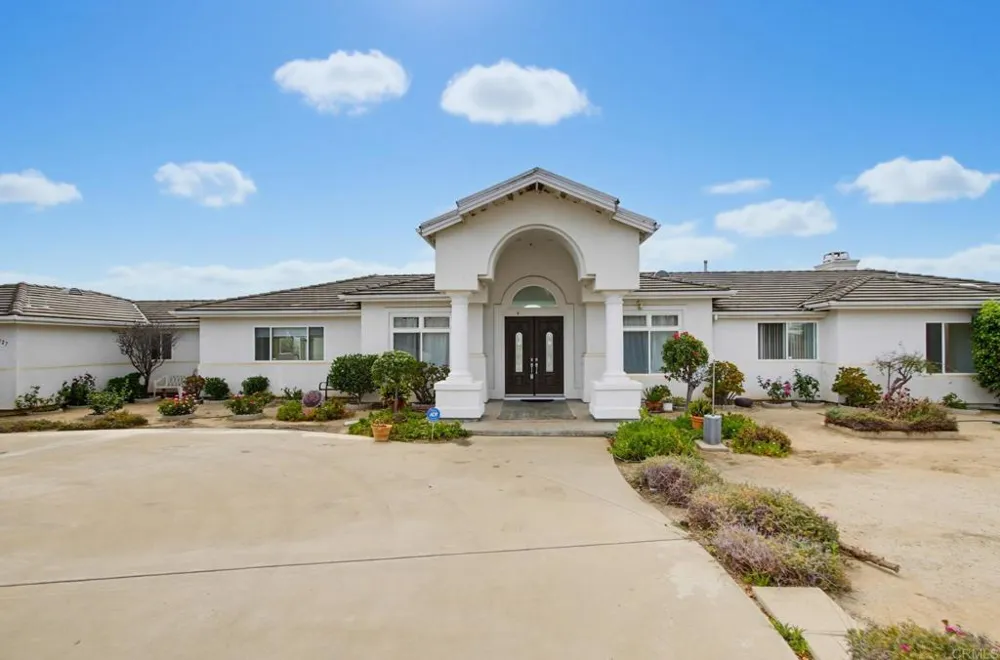 13427 Hilltop Place Valley Center, CA 92082