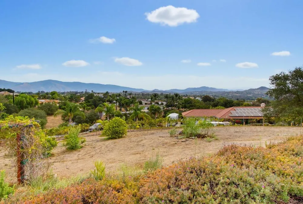 13427 Hilltop Place Valley Center, CA 92082