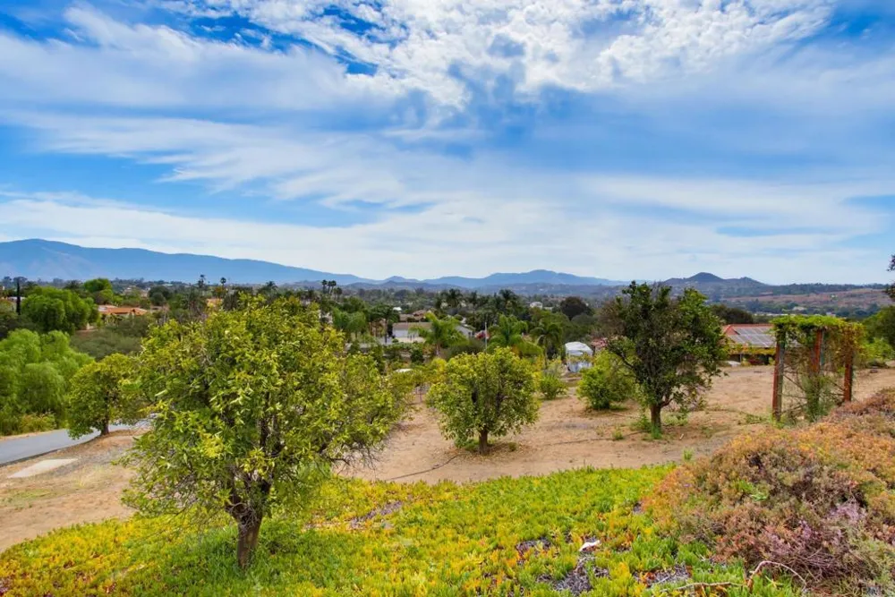 13427 Hilltop Place Valley Center, CA 92082