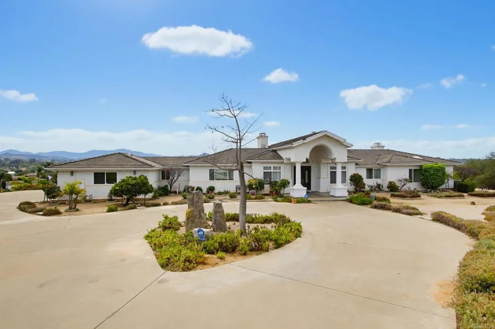 13427 Hilltop Place Valley Center, CA 92082