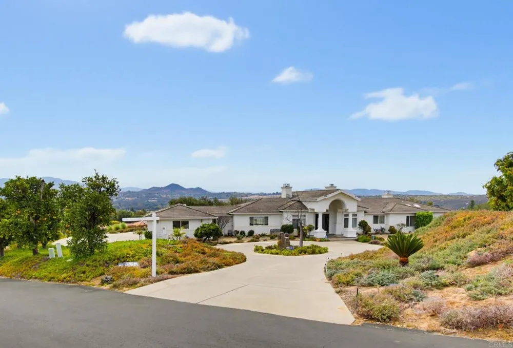 13427 Hilltop Place Valley Center, CA 92082