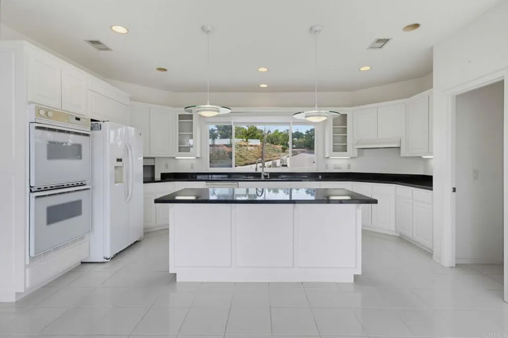 13427 Hilltop Place Valley Center, CA 92082