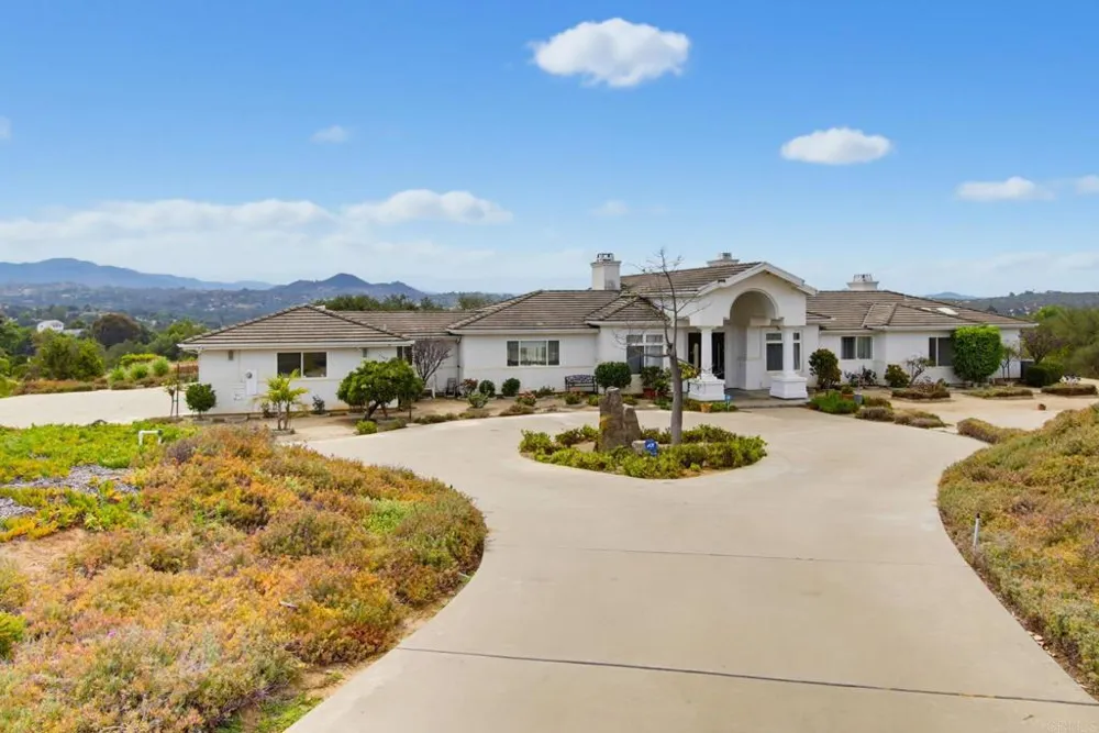 13427 Hilltop Place Valley Center, CA 92082