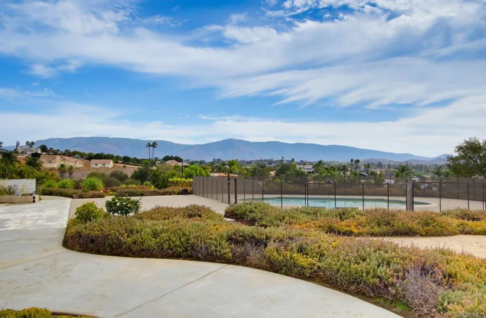 13427 Hilltop Place Valley Center, CA 92082