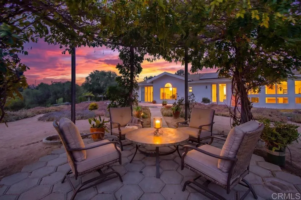 13427 Hilltop Place Valley Center, CA 92082