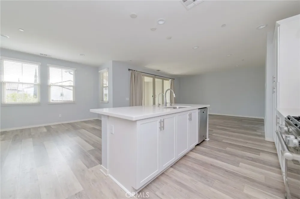 318 Trailblaze Irvine, CA 92618