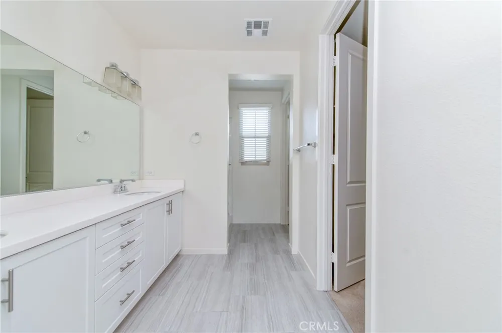 318 Trailblaze Irvine, CA 92618