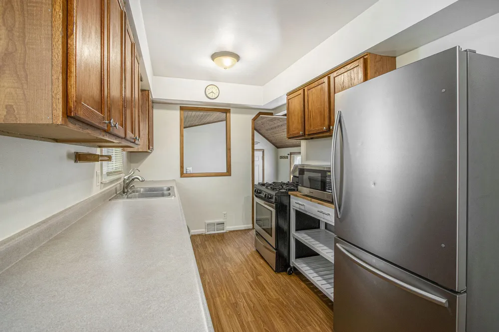 5215 E S AVENUE Vicksburg, MI 49097