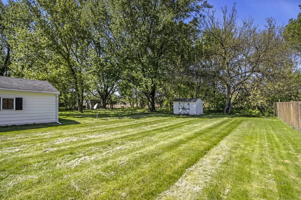 5215 E S AVENUE Vicksburg, MI 49097