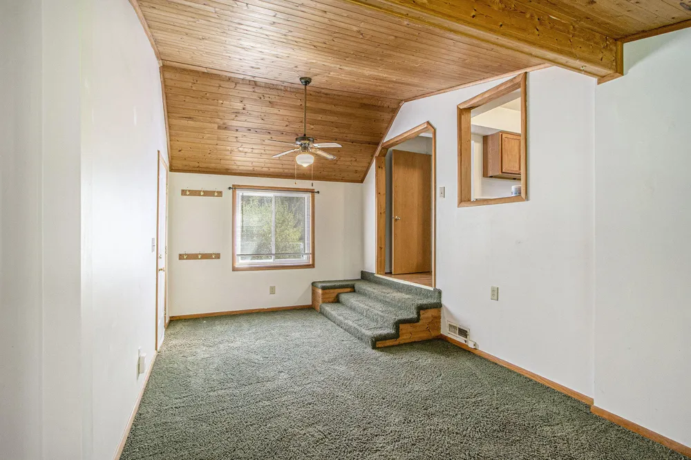 5215 E S AVENUE Vicksburg, MI 49097
