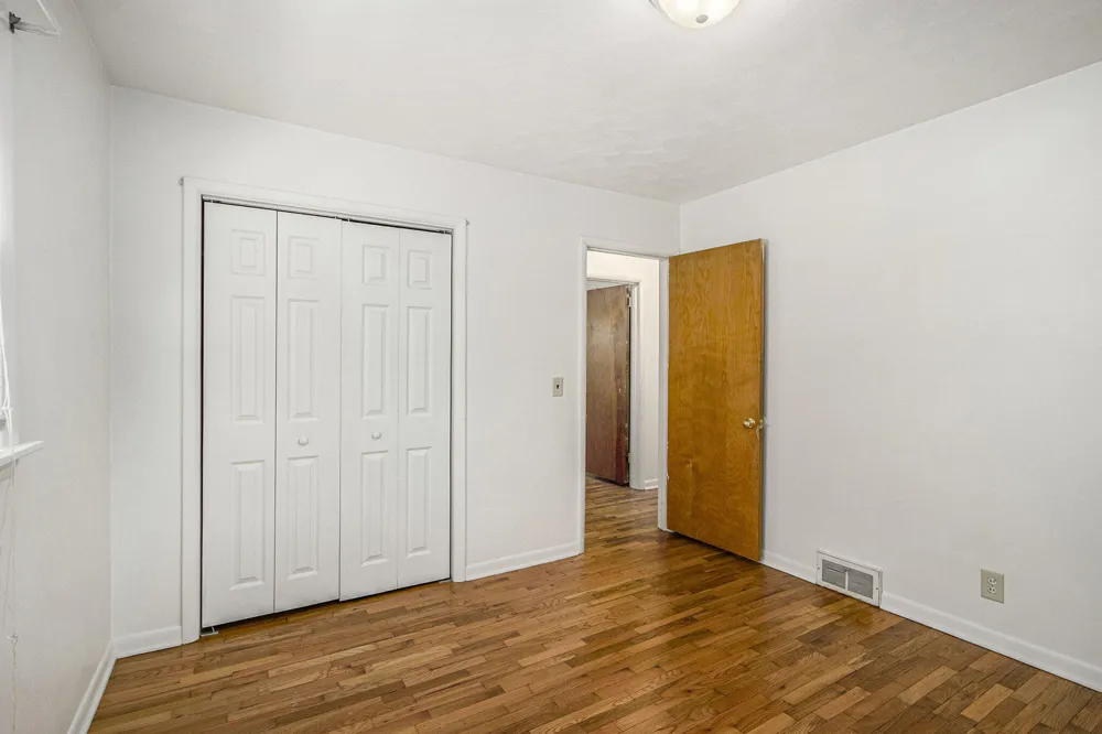 5215 E S AVENUE Vicksburg, MI 49097