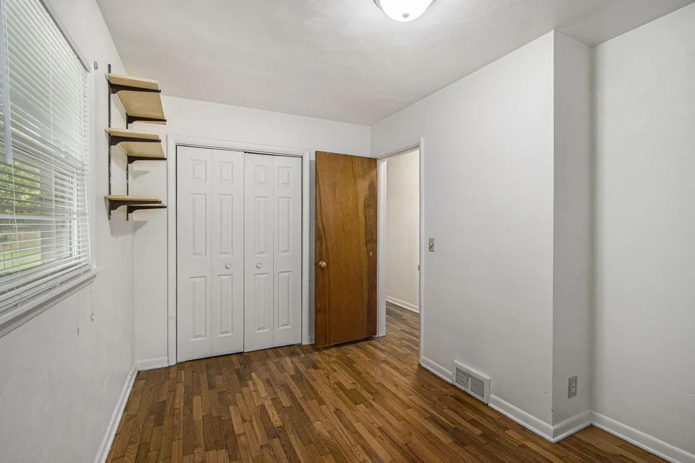 5215 E S AVENUE Vicksburg, MI 49097