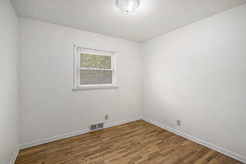 5215 E S AVENUE Vicksburg, MI 49097
