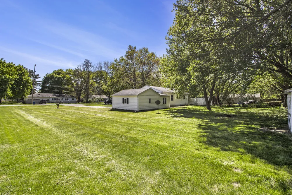5215 E S AVENUE Vicksburg, MI 49097