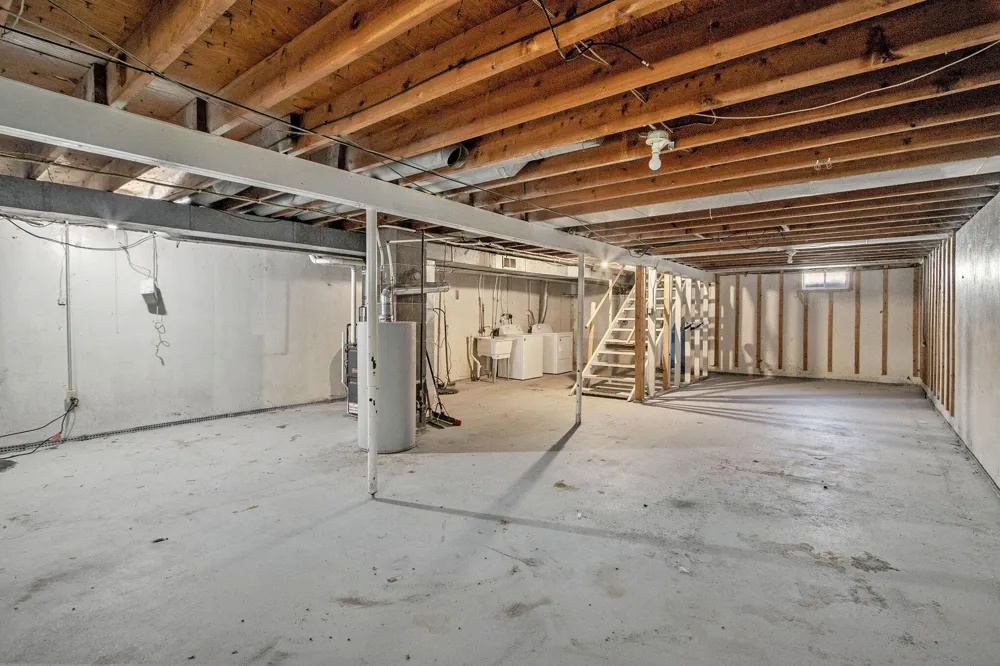 5215 E S AVENUE Vicksburg, MI 49097