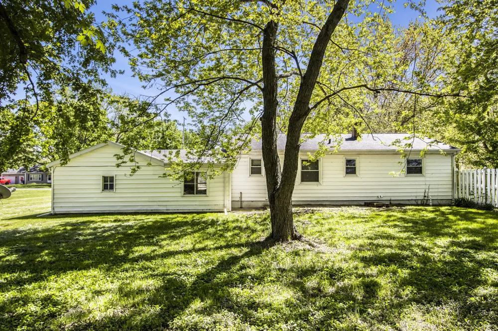 5215 E S AVENUE Vicksburg, MI 49097